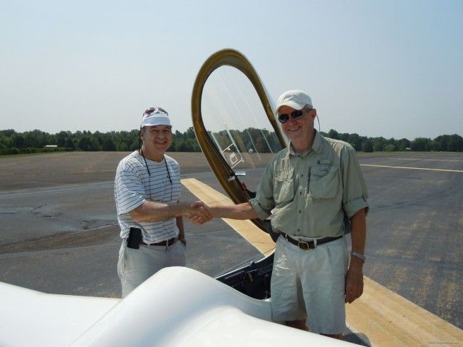 2012-05-25 - Concordia First Flight - Rand congratulating Dick after second test flight