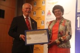 Yvonne recieves Tissandier Award